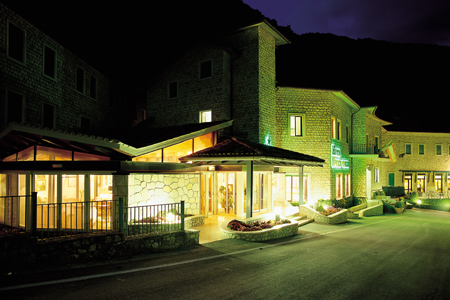 HOTEL RISTORANTE ROCCAPORENA 3*